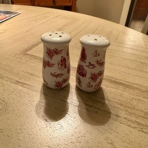 VTG Salt & Pepper Shakers Winter Wonderland Scenes Christmas Red